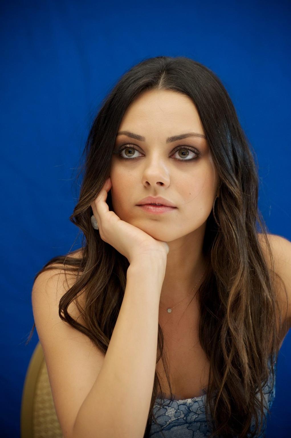 16P Mila Kunis looks stunning for A.G photoshoot in Cancun