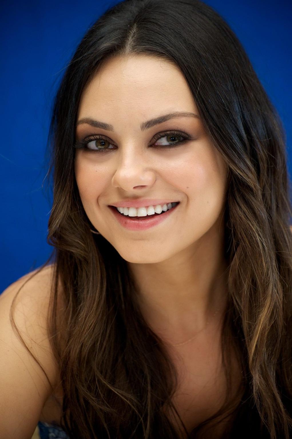 16P Mila Kunis looks stunning for A.G photoshoot in Cancun