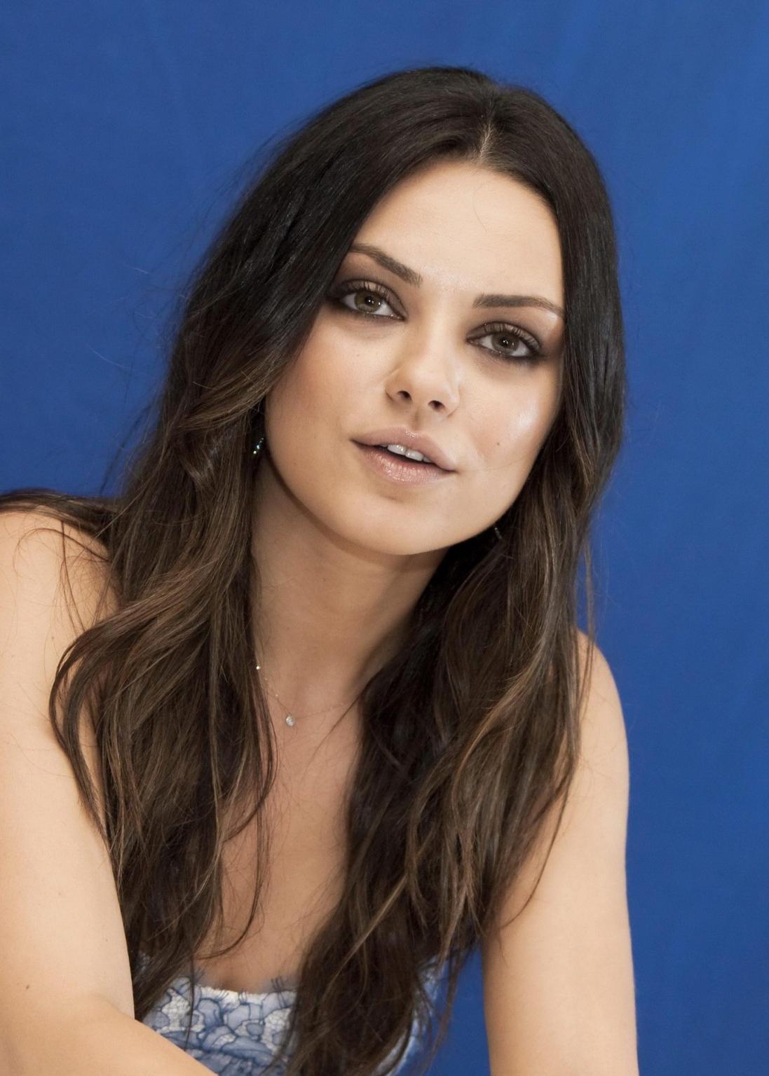 16P Mila Kunis looks stunning for A.G photoshoot in Cancun