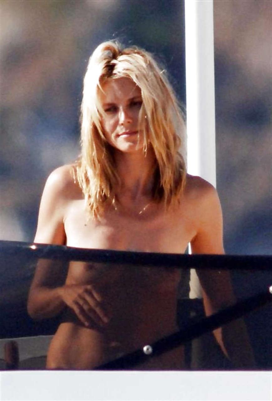 16P Heidi Klum caught enjoy sunbathing topless on yacht by paprazzi and posing sexy