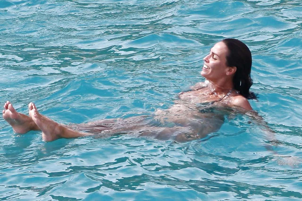 16P Ines Sastre nipple slip on beach caught by paparazzi and posing in bikini