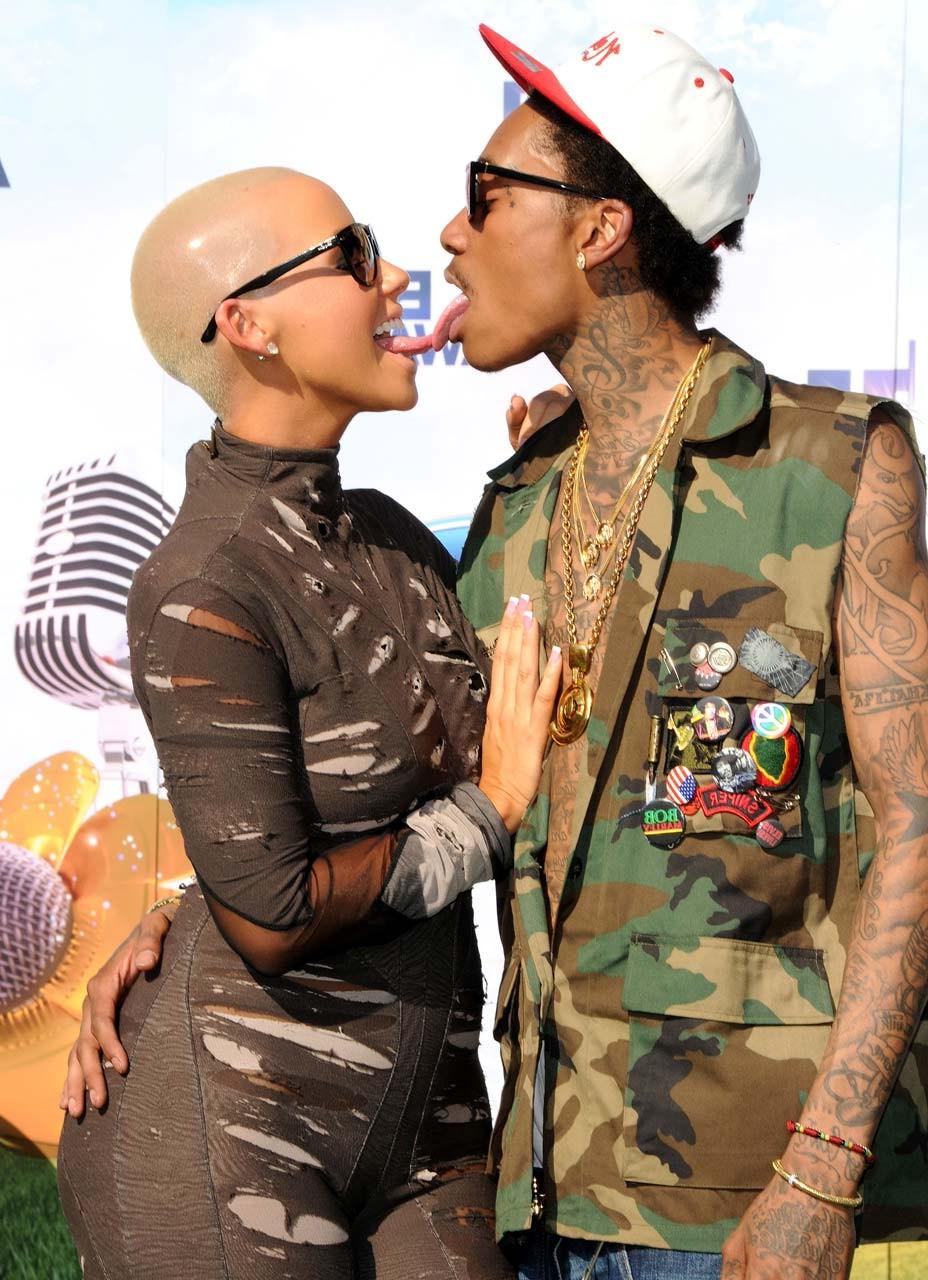 16P Amber Rose masturbating with fingers and exposing sexy nude body