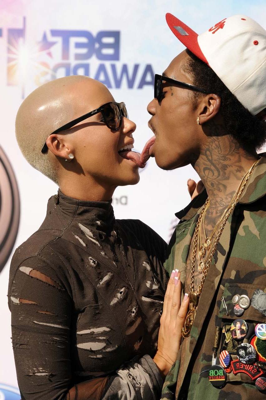 16P Amber Rose masturbating with fingers and exposing sexy nude body