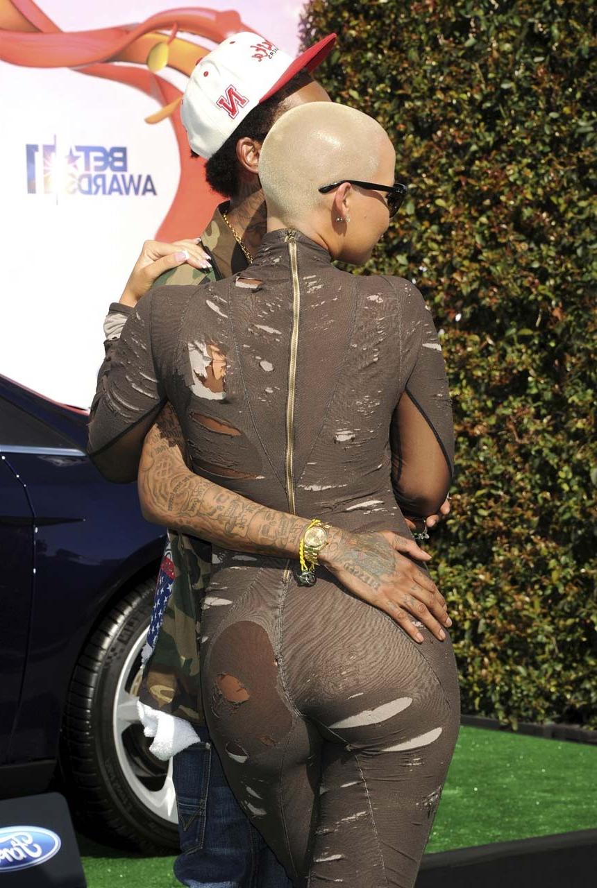 16P Amber Rose masturbating with fingers and exposing sexy nude body