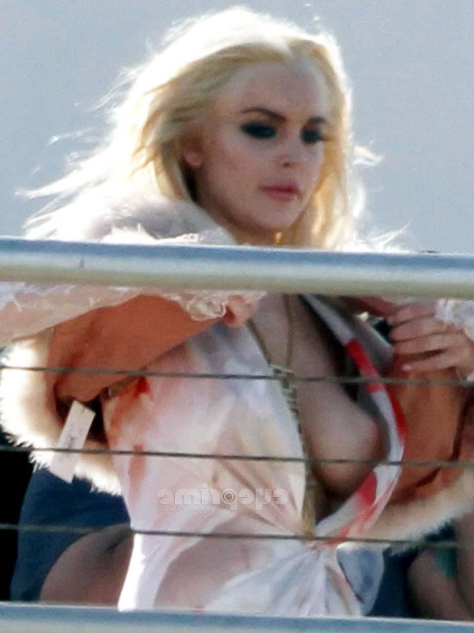 16P Lindsay Lohan flashing her boobs while doing some photoshoot paparazzi pictures