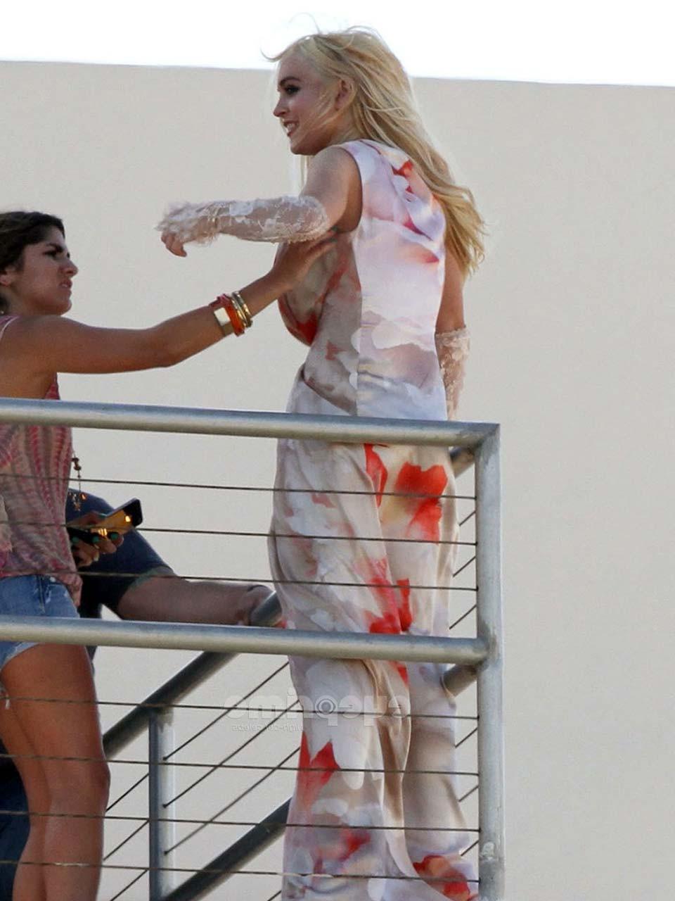 16P Lindsay Lohan flashing her boobs while doing some photoshoot paparazzi pictures
