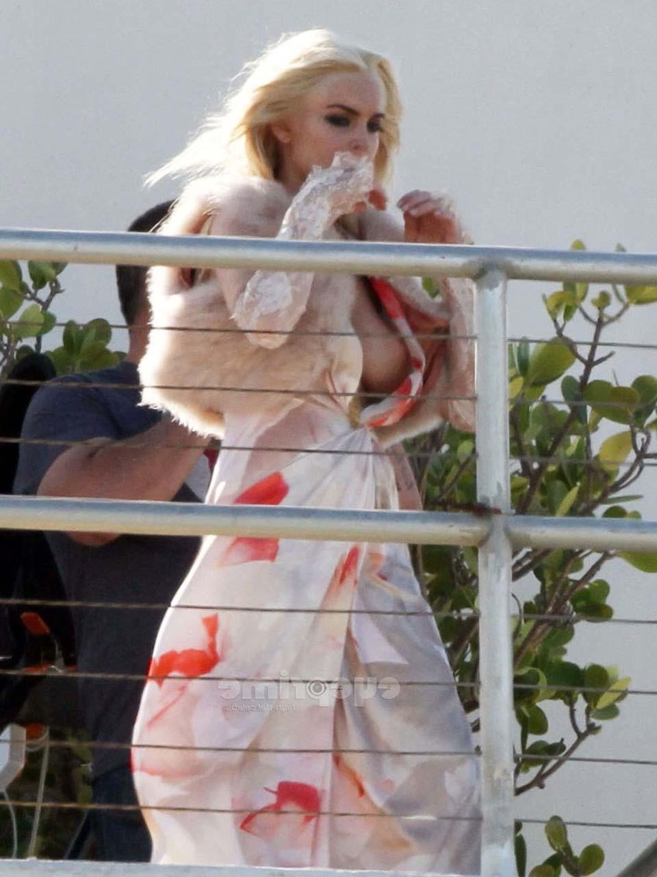 16P Lindsay Lohan flashing her boobs while doing some photoshoot paparazzi pictures
