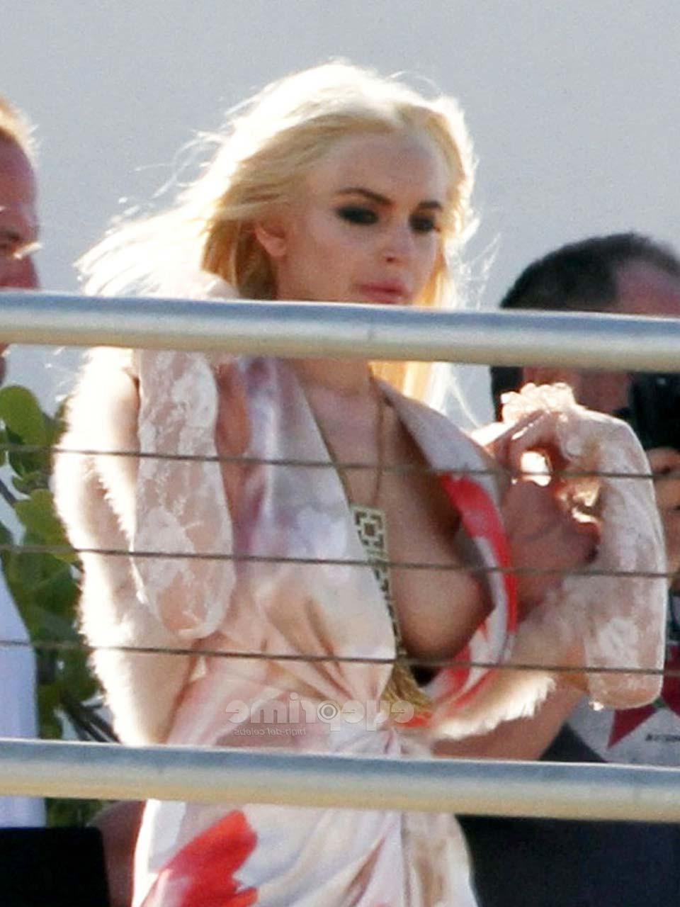 16P Lindsay Lohan flashing her boobs while doing some photoshoot paparazzi pictures