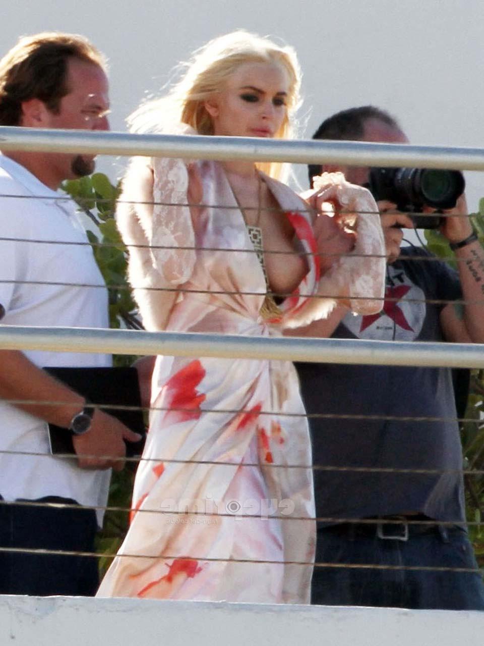 16P Lindsay Lohan flashing her boobs while doing some photoshoot paparazzi pictures