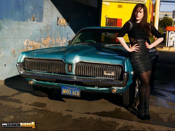 15P Kat Dennings showing off her big boobs