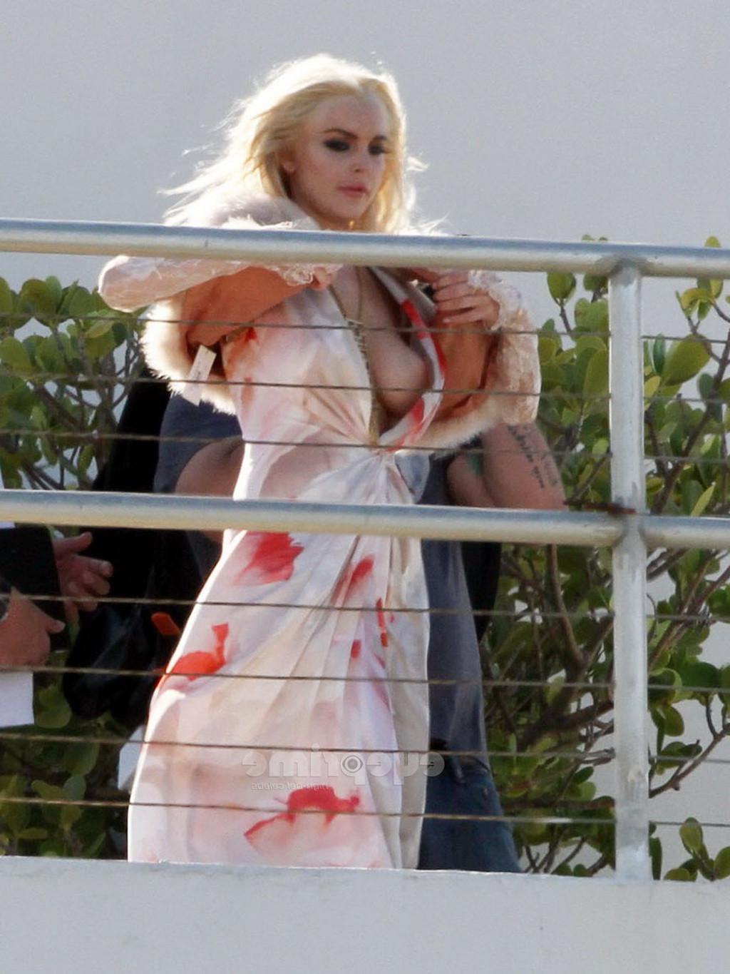 16P Lindsay Lohan upskirt  showing side boob at the photoshoot on a rooftop in Miami