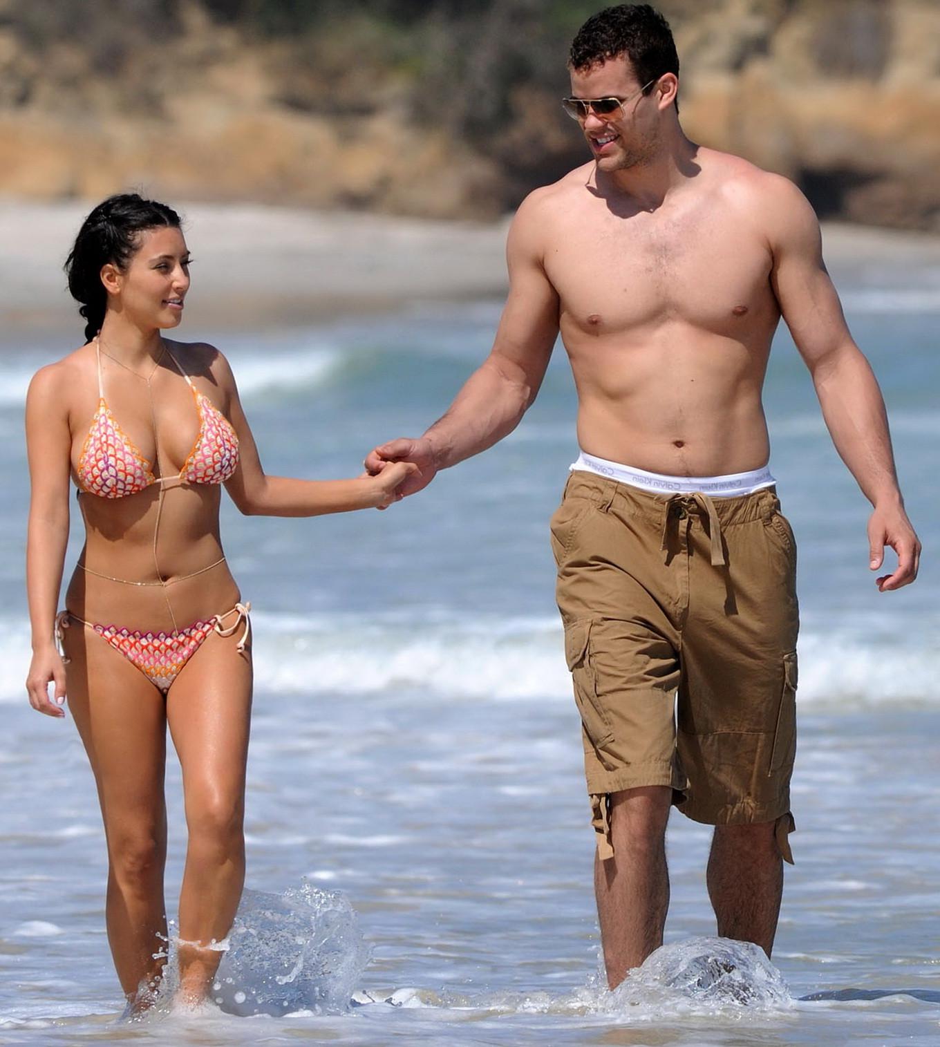 16P Kim Kardashian in bikini humping her big BF on the Beach in Puerto Mita