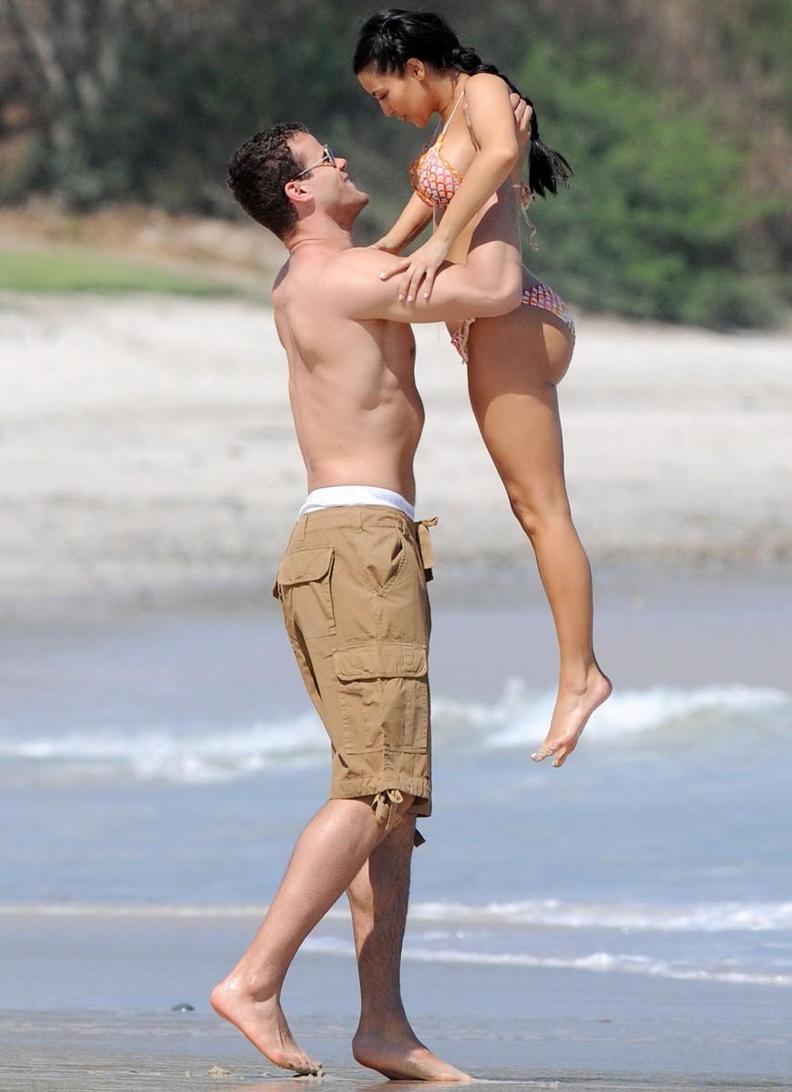 16P Kim Kardashian in bikini humping her big BF on the Beach in Puerto Mita