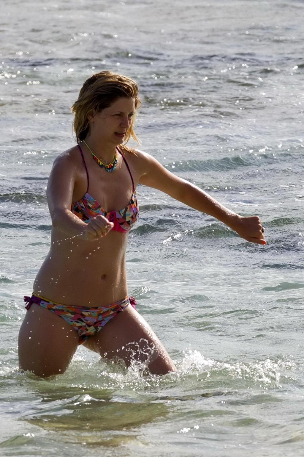 16P Mischa Barton scratching her pussy  showing ass crack in bikini on Hawaiian beac