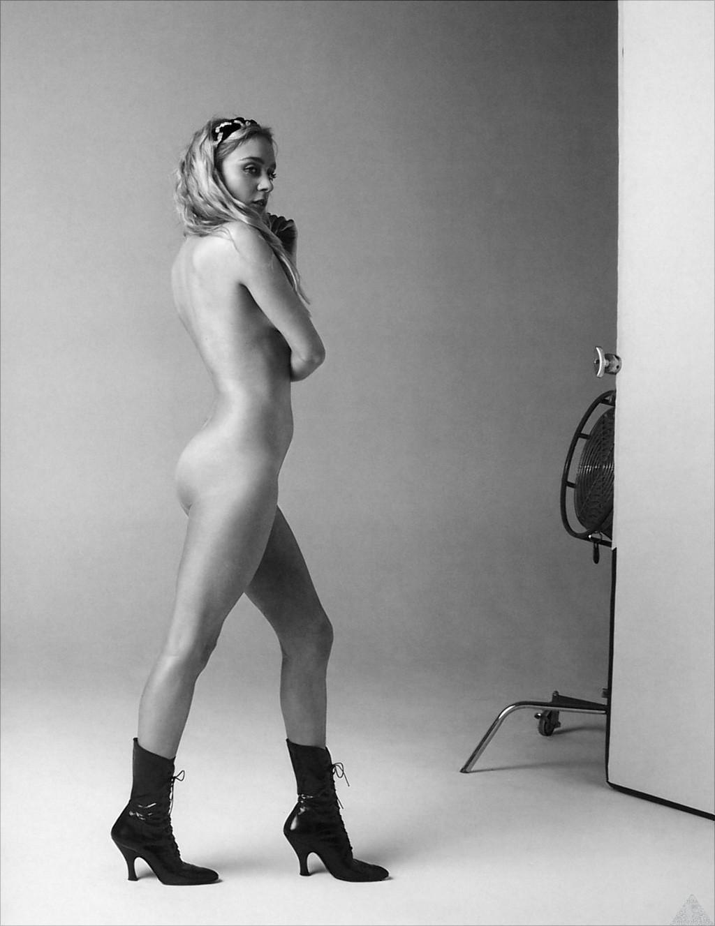 16P Chloe Sevigny fully nude in boots for blackwhite photoshoot