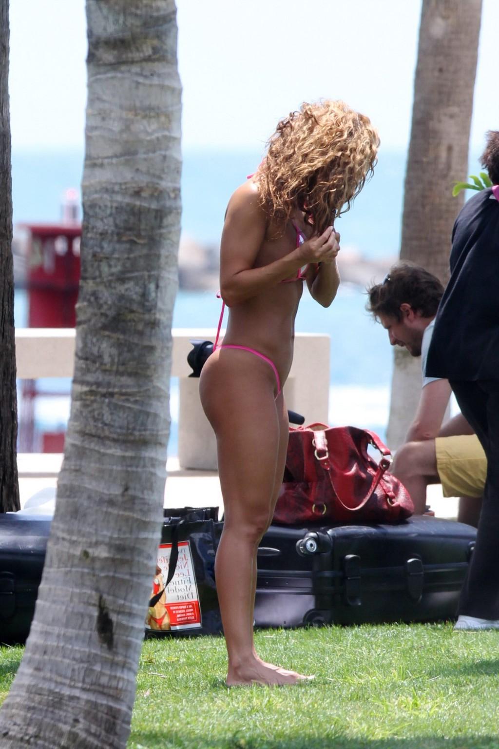 16P Jennifer Nicole Lee micro bikini photoshoot outdoor in Miami