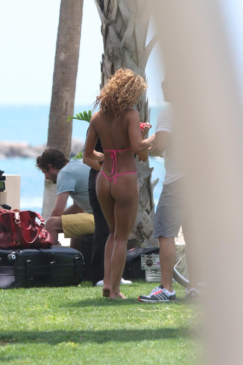 16P Jennifer Nicole Lee micro bikini photoshoot outdoor in Miami