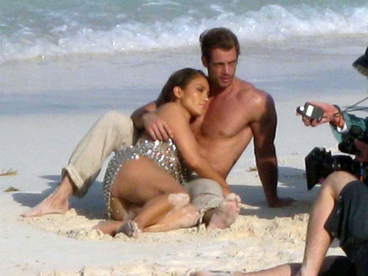 16P Jennifer Lopez exposing her bare ass in some photoshoot on beach and her tummy