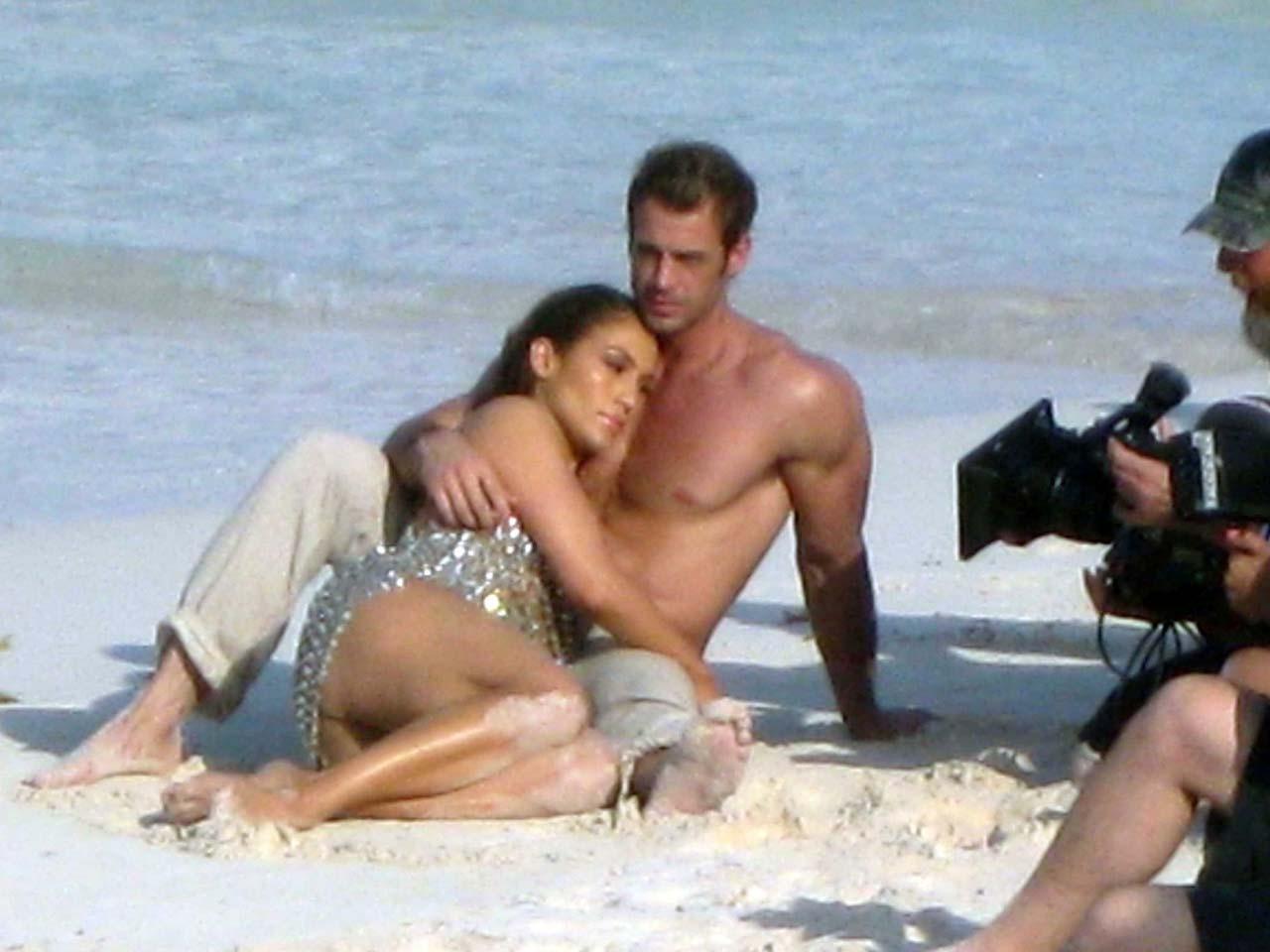 16P Jennifer Lopez exposing her bare ass in some photoshoot on beach and her tummy