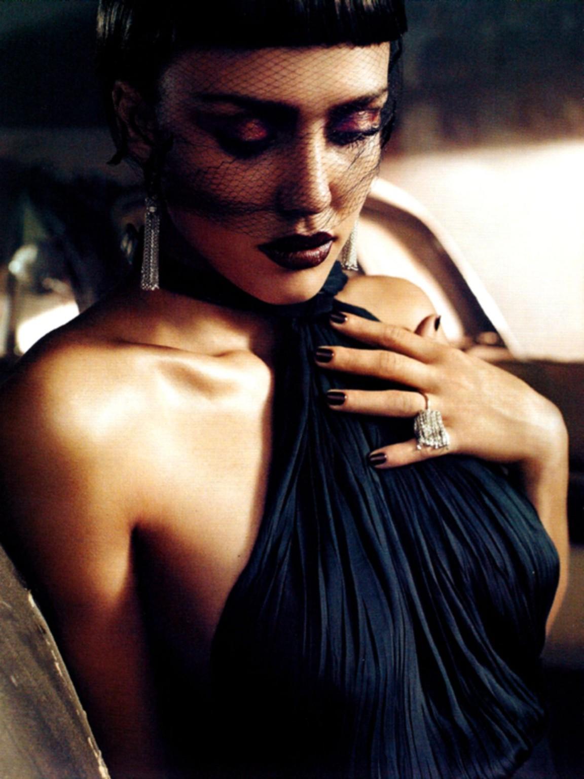 16P Jessica Alba in lingerie  pantyhose for Vogue Italy photoshoot