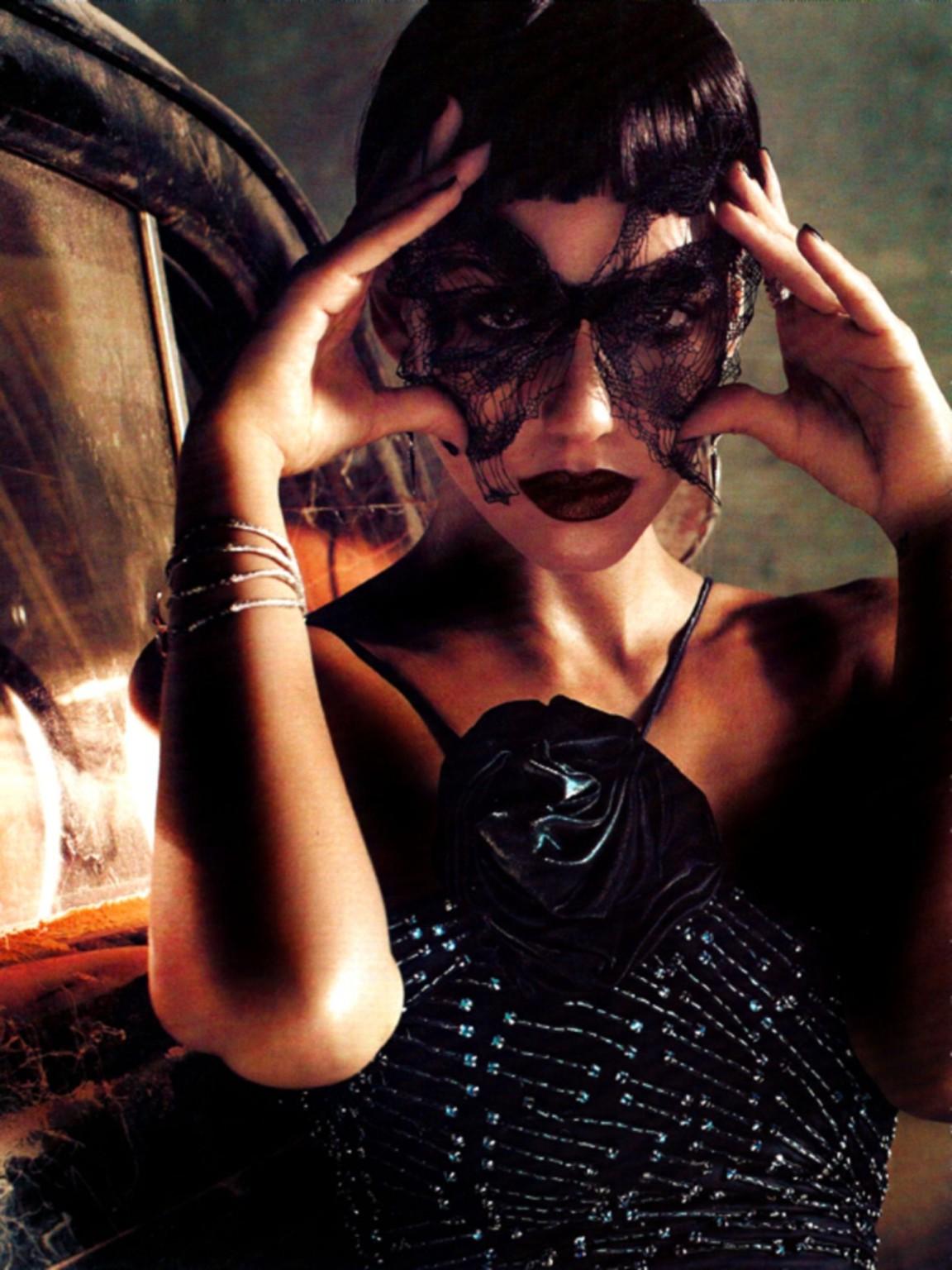 16P Jessica Alba in lingerie  pantyhose for Vogue Italy photoshoot