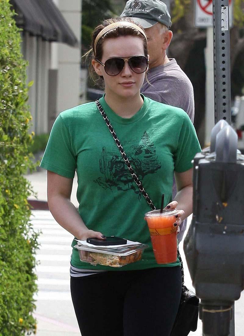 16P Hilary Duff caught giving blowjob after proposal