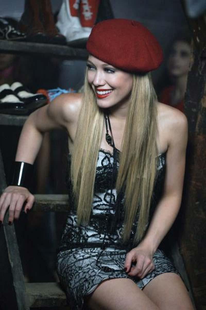 16P Hilary Duff caught giving blowjob after proposal