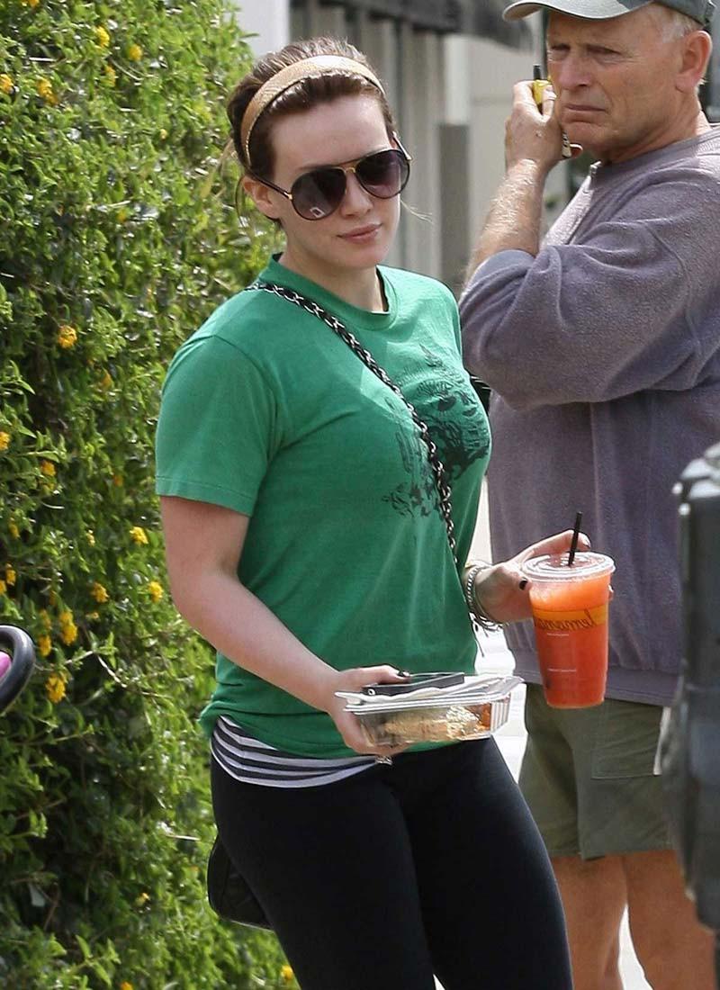 16P Hilary Duff caught giving blowjob after proposal