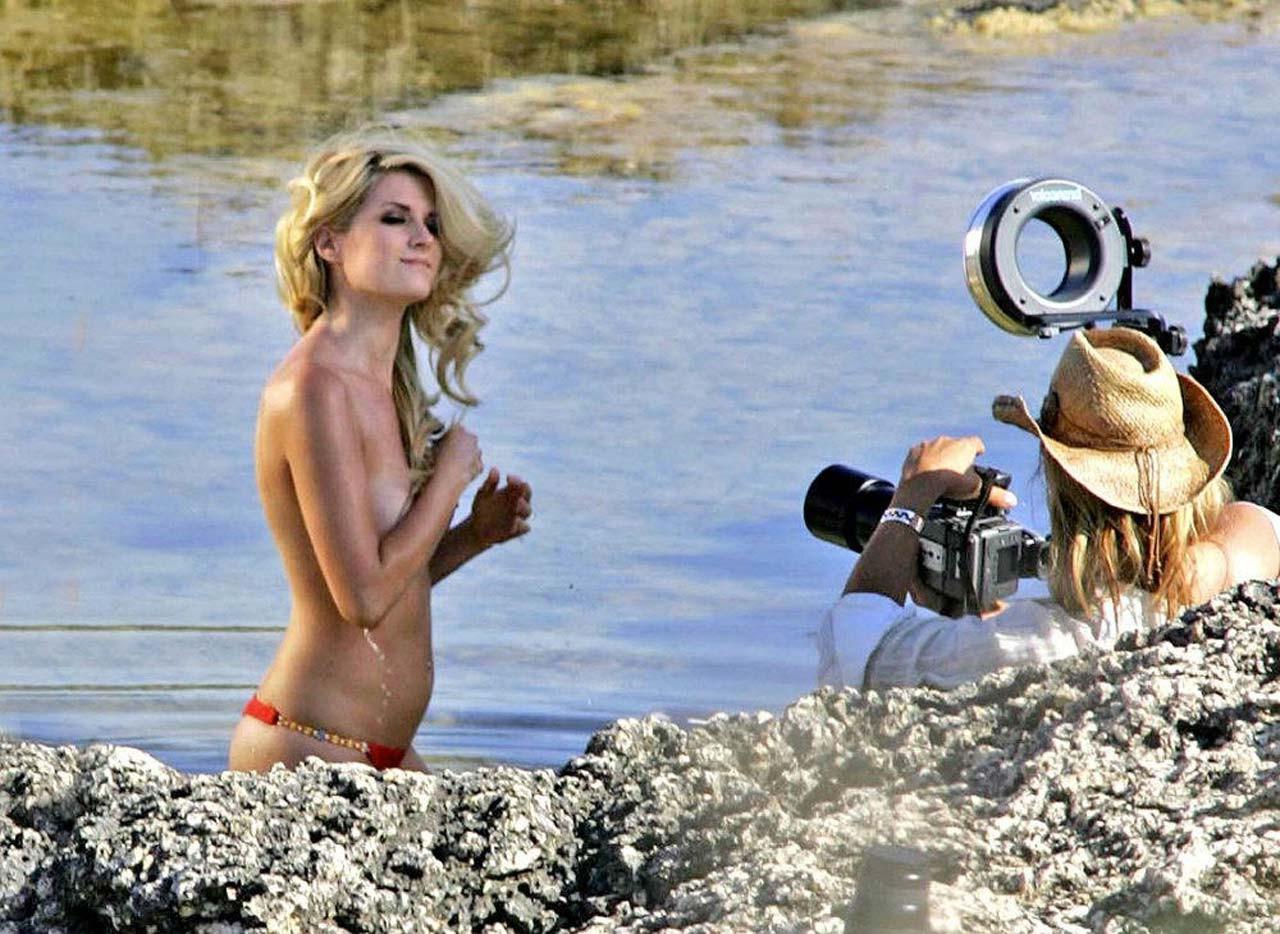 16P Sarah Dunn exposing her nice boobs while taking photoshoot and leggy in mini ski