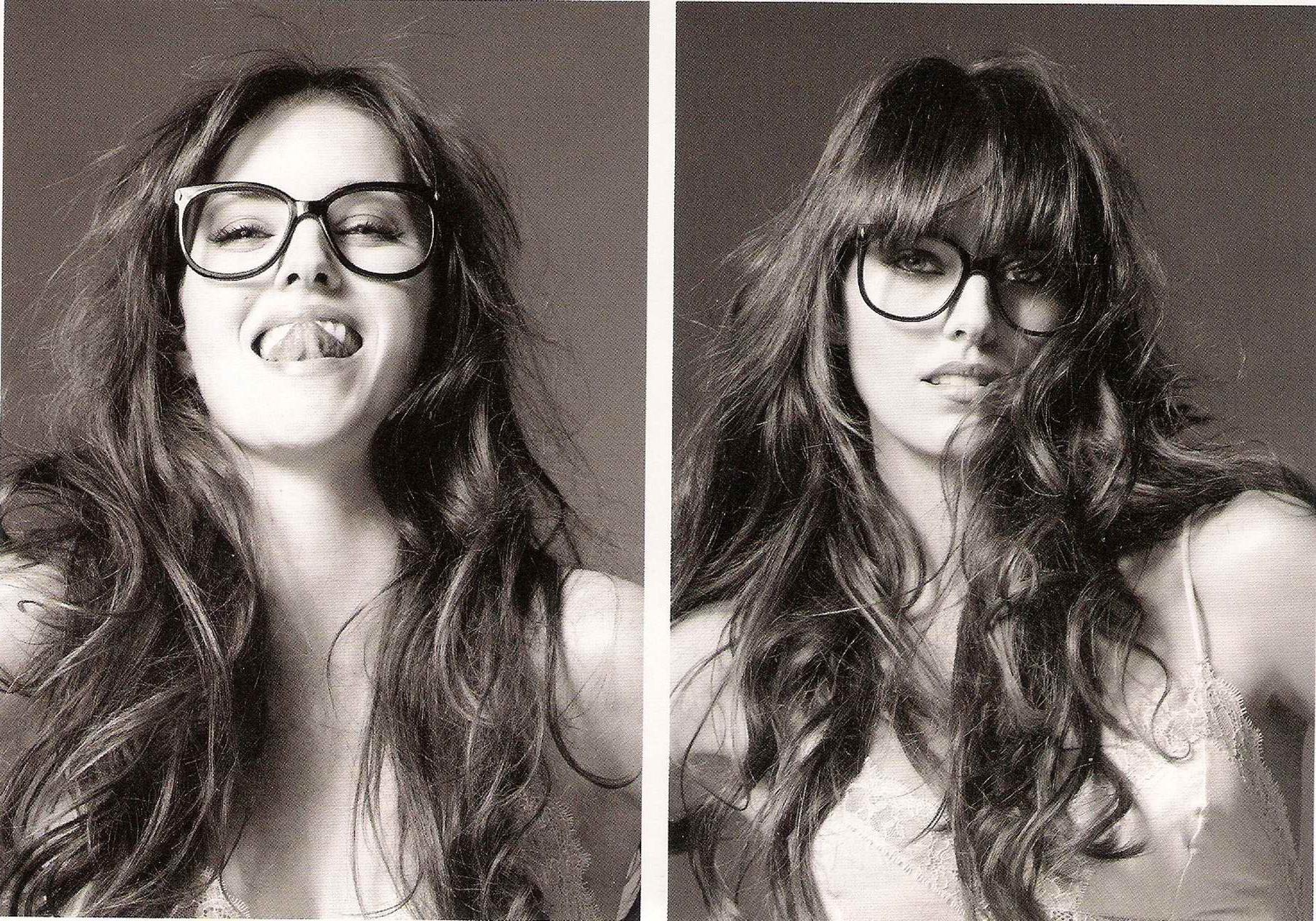 15P Helen Lindes topless but hiding her boobs for Spanish Man magazine