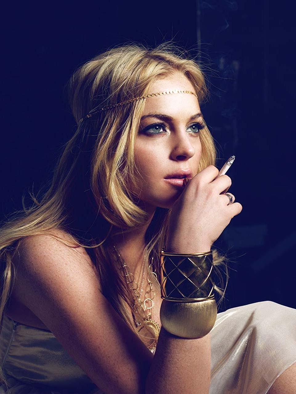 9P Lindsay Lohan showing her ass in panties and posing topless for some photoshoot