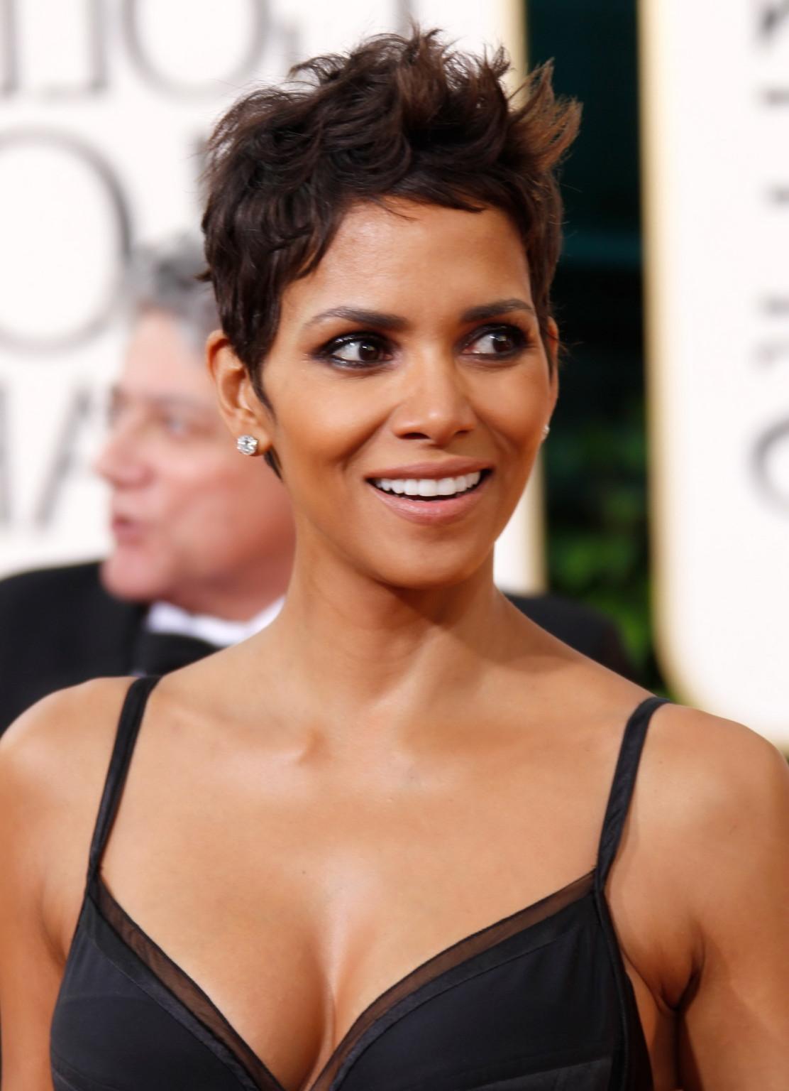 16P Halle Berry in very hot photoshoot for the Ebony Magazine March 2011 issue