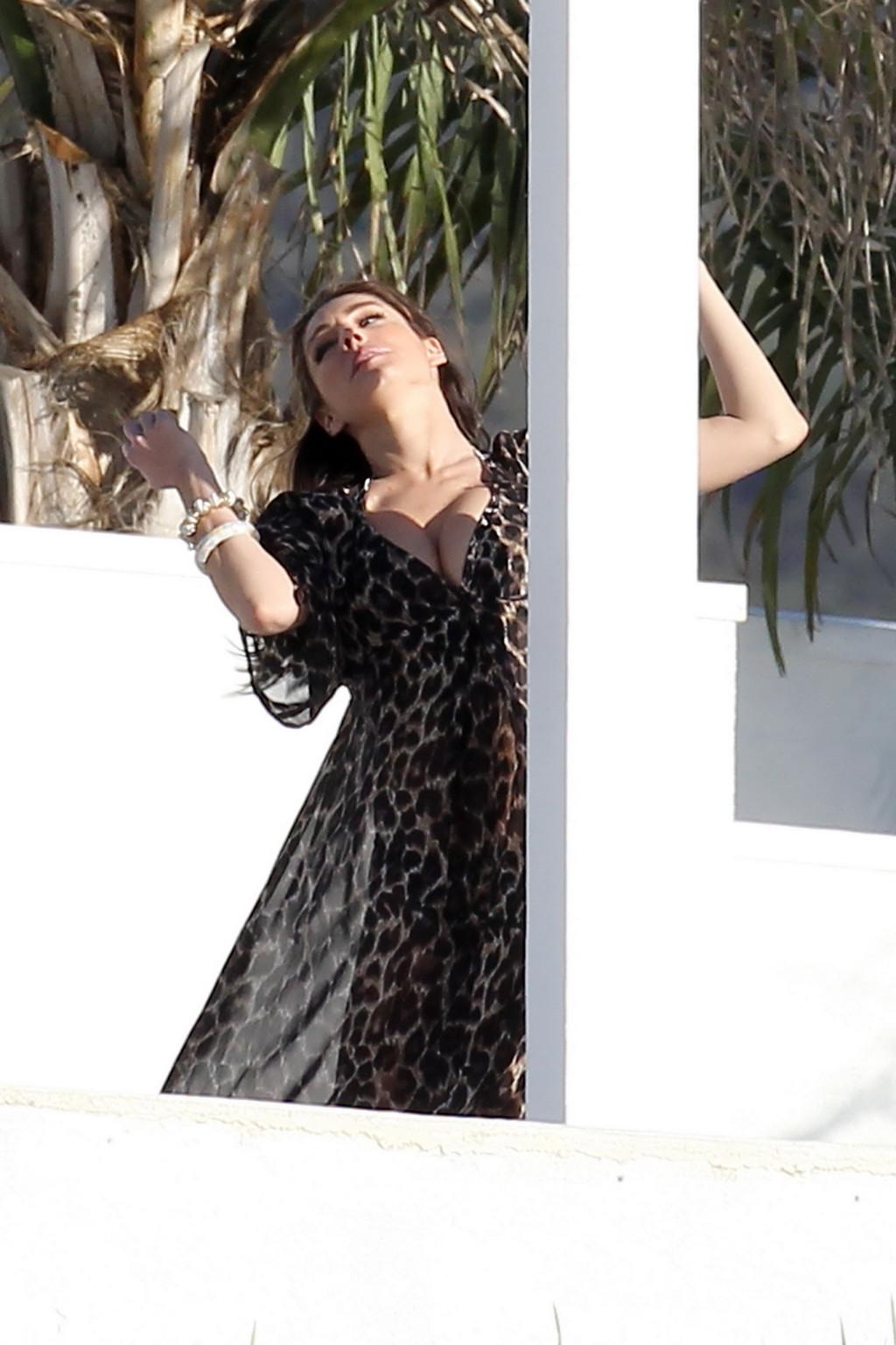 16P Kelly Brook doing a bikini photoshoot at the Hollywood Hills