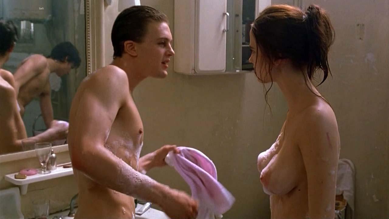 10P Eva Green exposing her bare hairy pussy in closeup plan and her big boobs in nud
