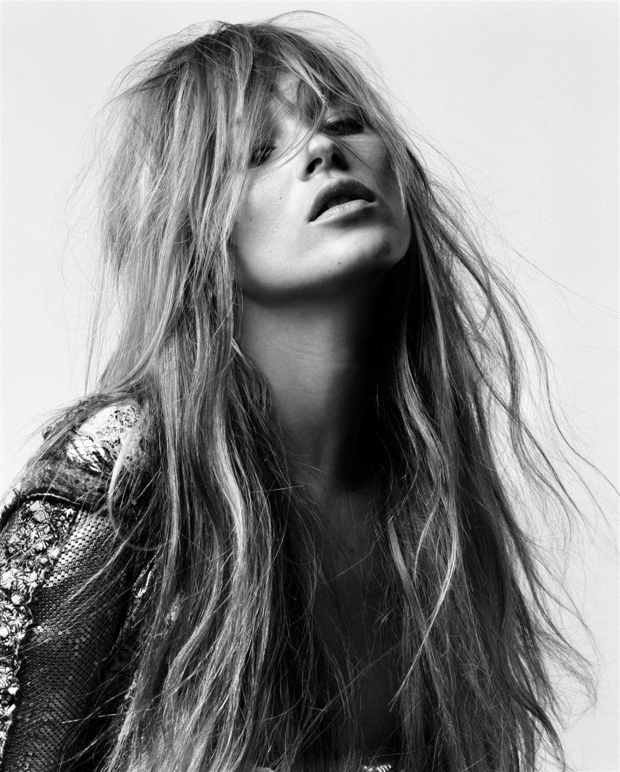 16P Kate Moss topless in 'God Save the Queen' photoshoot