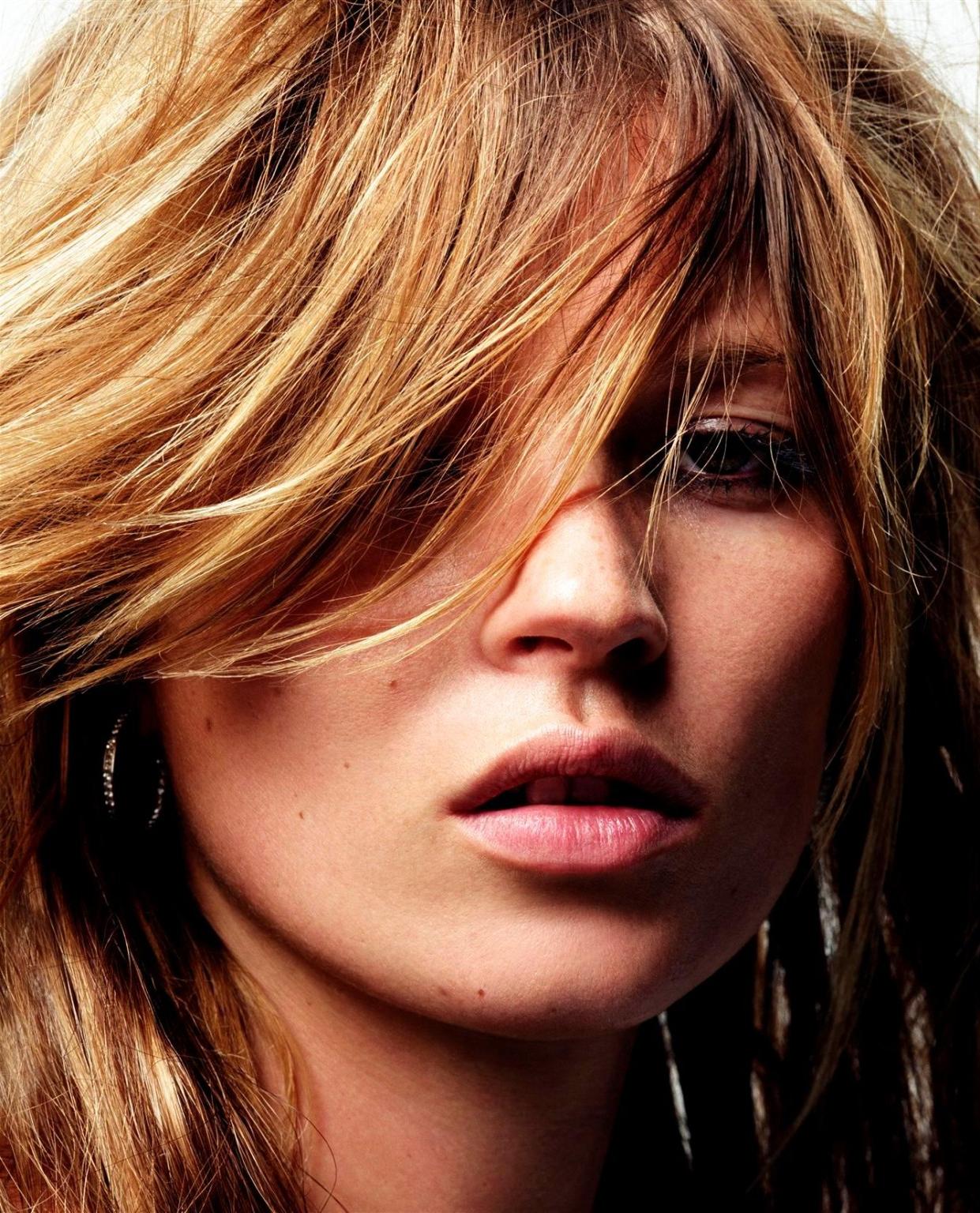16P Kate Moss topless in 'God Save the Queen' photoshoot