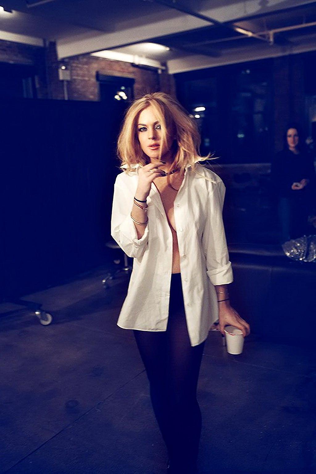 16P Lindsay Lohan topless hiding her precious boobs in Bryan Adams photoshoot