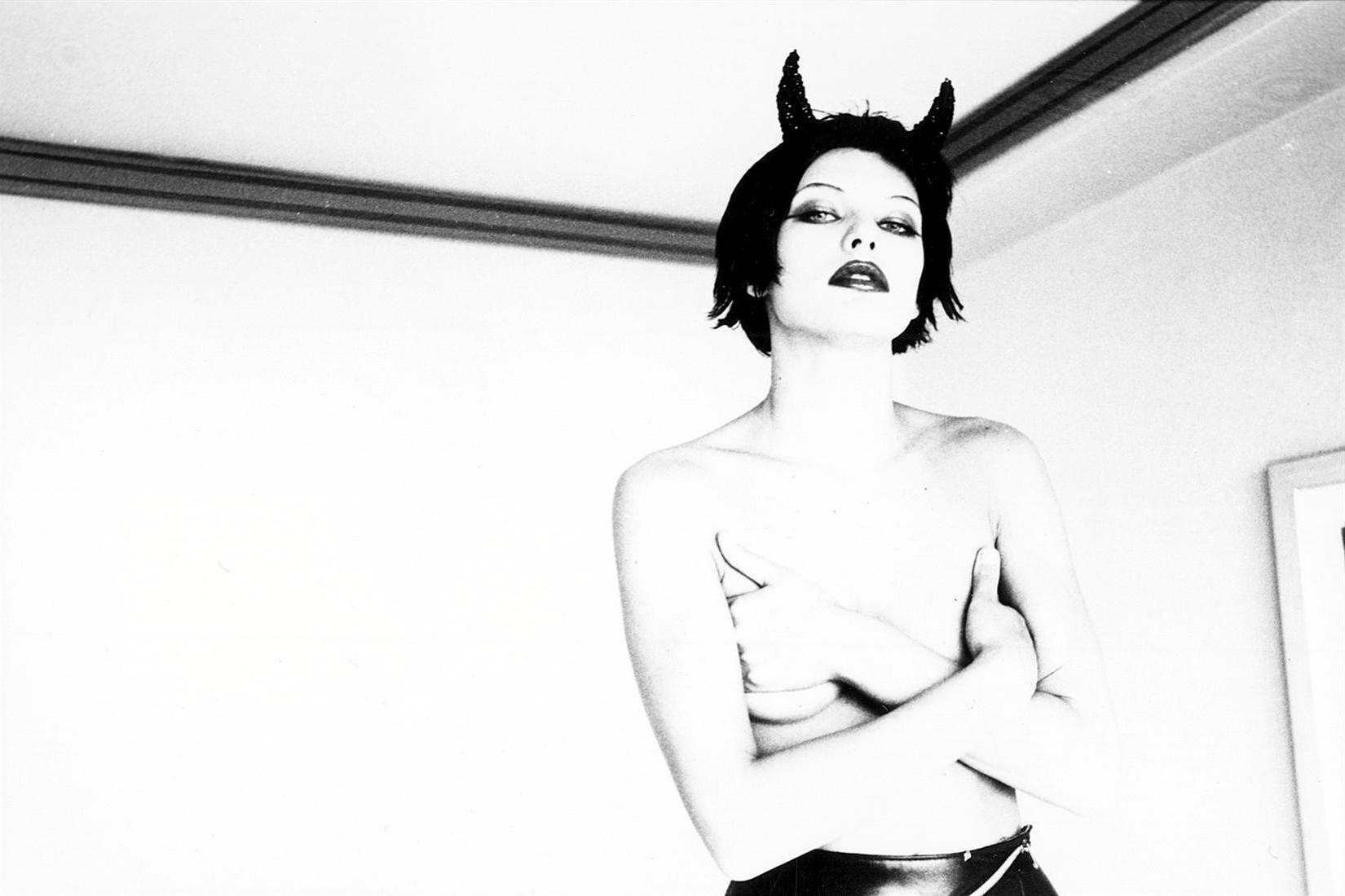 16P Milla Jovovich nude in 'How to Get Ahead in Hollywood' photoshoot by Ellen Von U