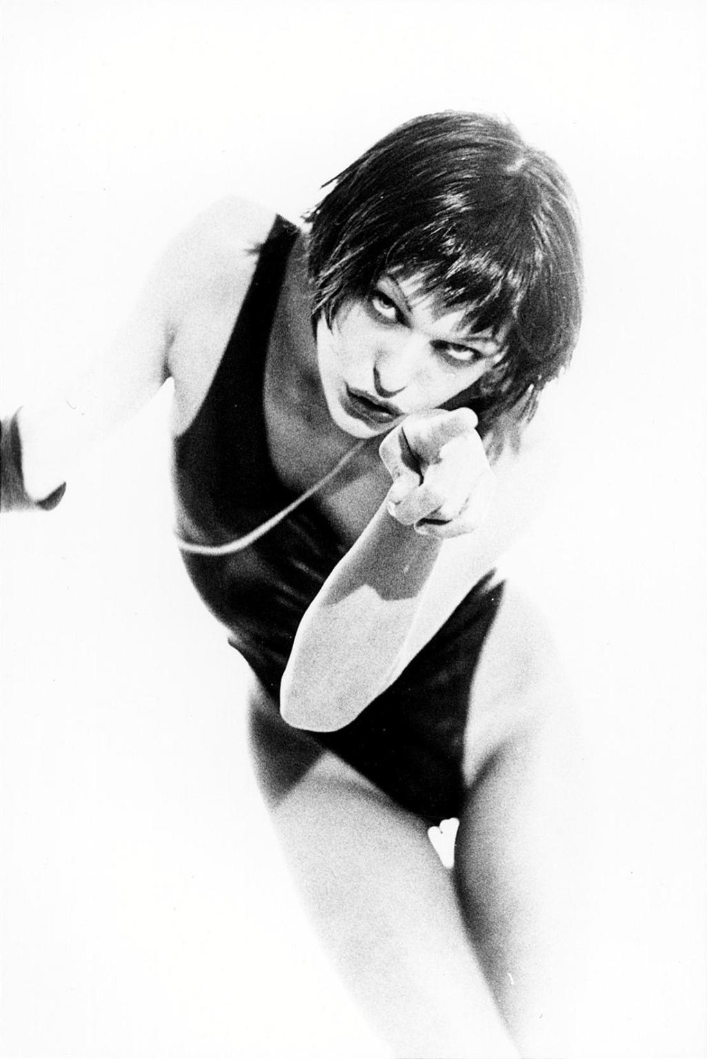 16P Milla Jovovich nude in 'How to Get Ahead in Hollywood' photoshoot by Ellen Von U