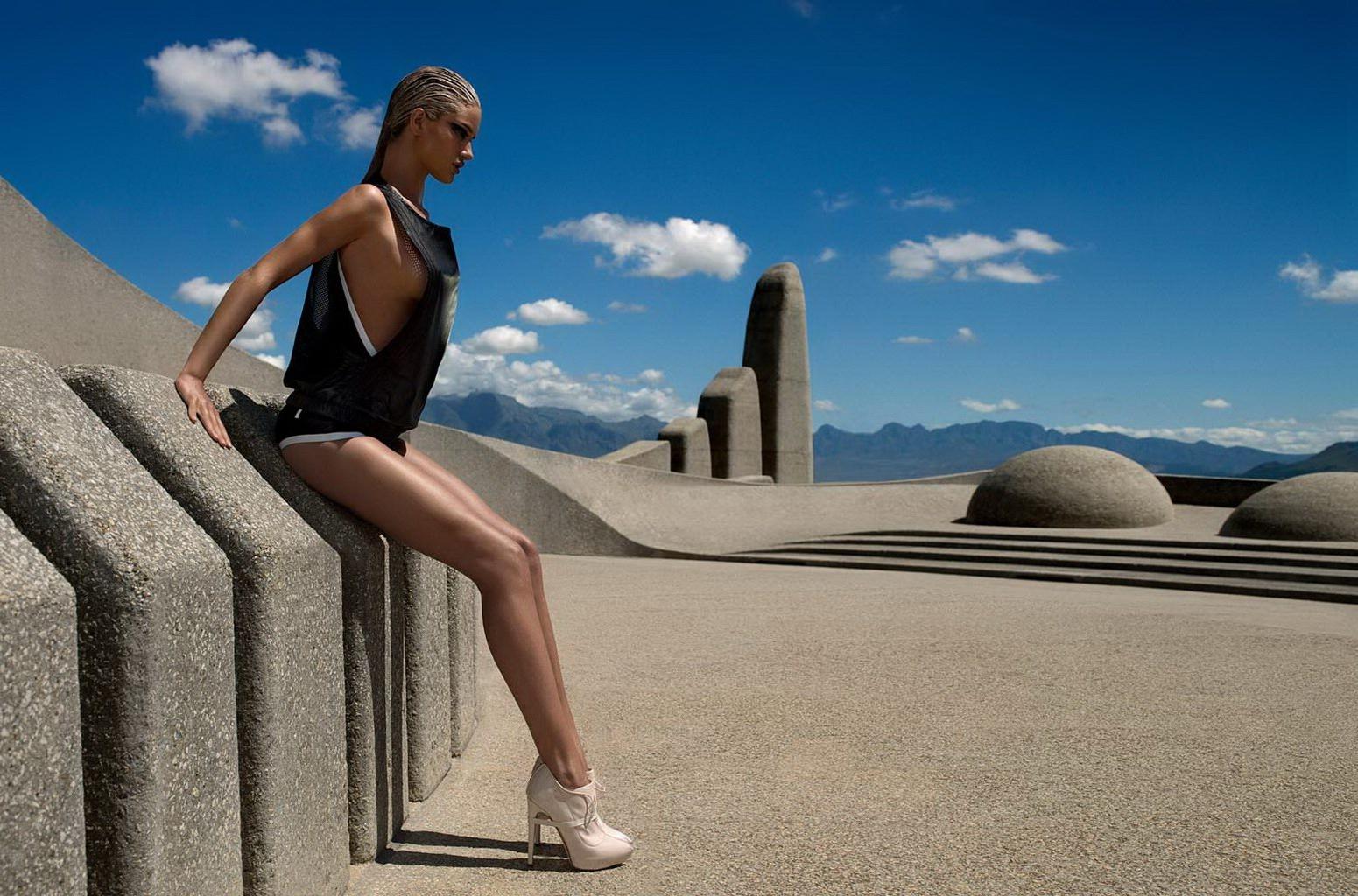 16P Rosie Huntington-Whiteley posing topless for January 2011 issue of Spanish DT 'z