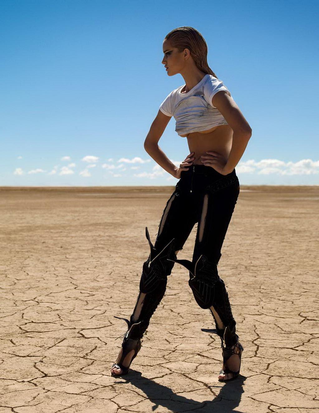 16P Rosie Huntington-Whiteley posing topless for January 2011 issue of Spanish DT 'z