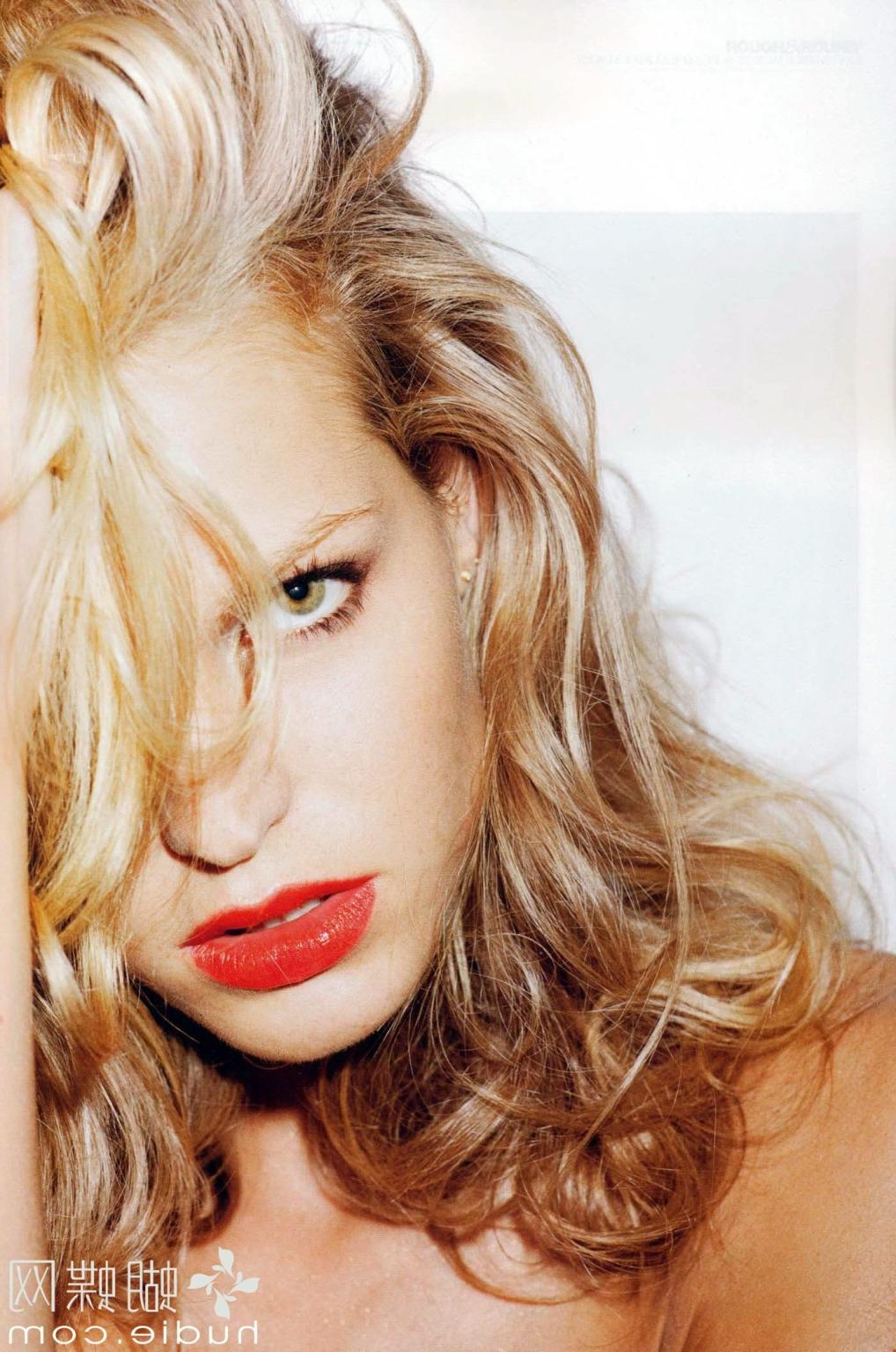 15P Erin Heatherton showing off her boobs in Huge magazine photoshoot