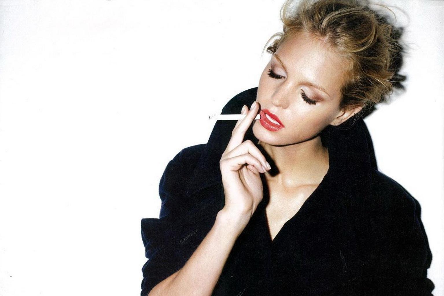 15P Erin Heatherton showing off her boobs in Huge magazine photoshoot