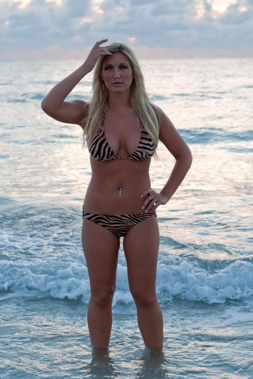 16P Brooke Hogan busty at the bikini photoshoot on Miami Beach