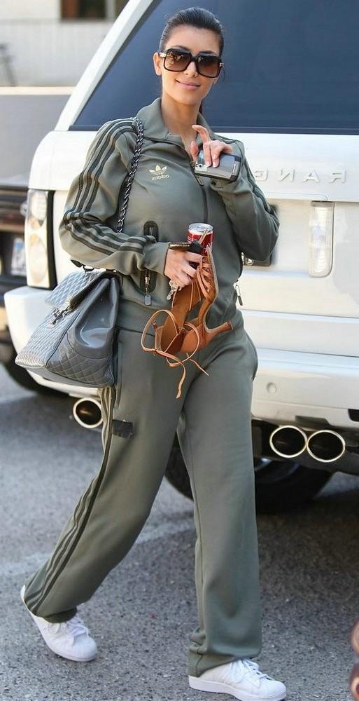 16P Hot Kim Kadarshian wearing different outfit caught by paparazzi