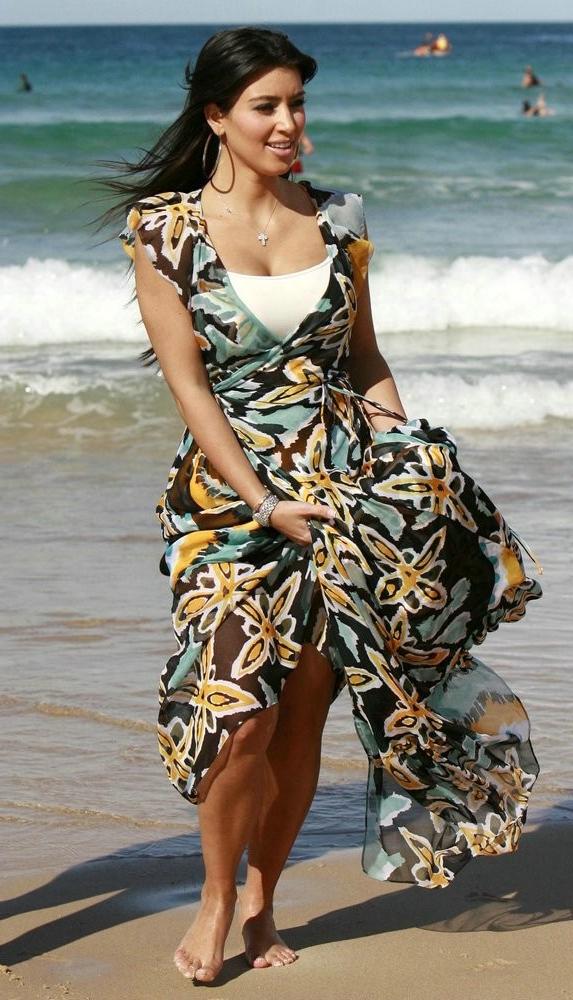 16P Hot Kim Kadarshian wearing different outfit caught by paparazzi