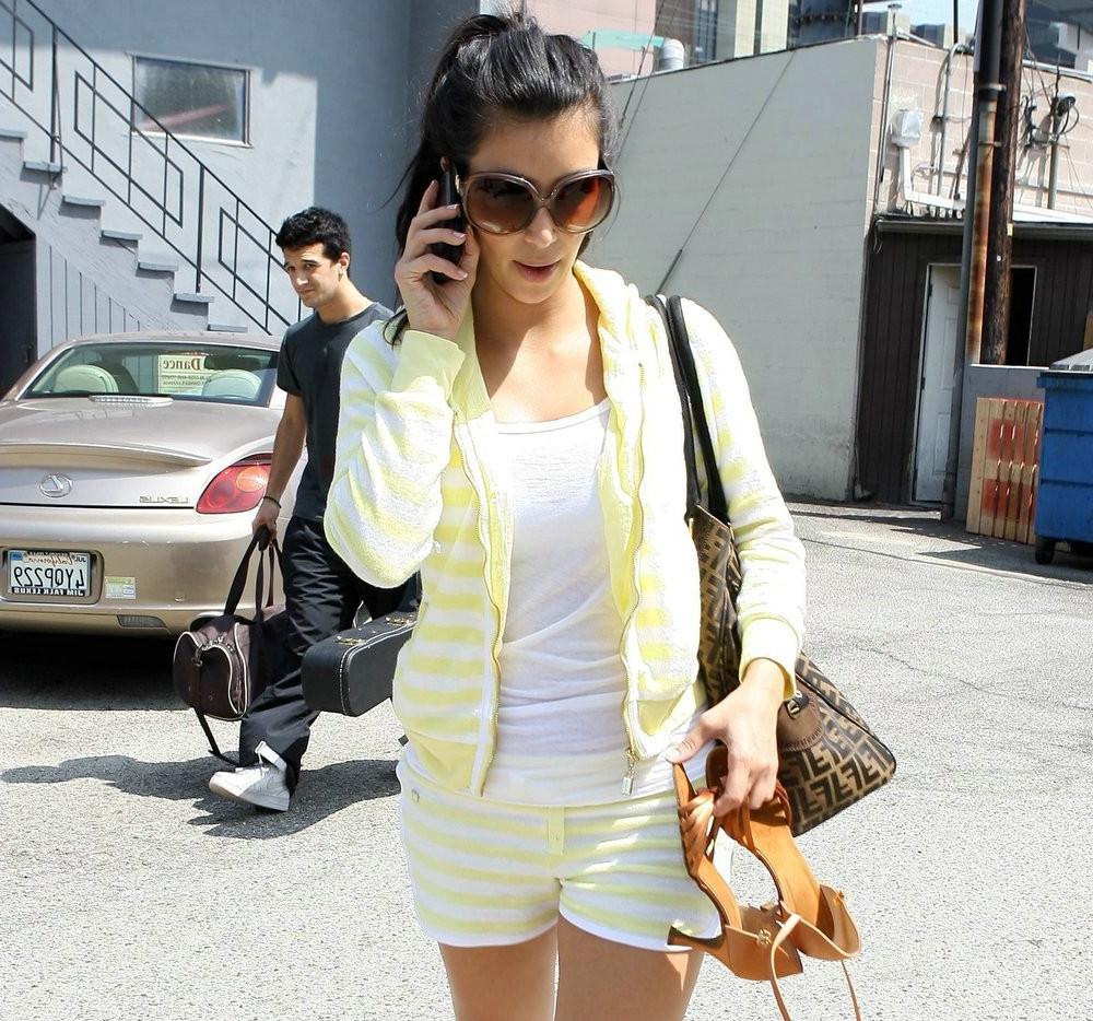 16P Hot Kim Kadarshian wearing different outfit caught by paparazzi