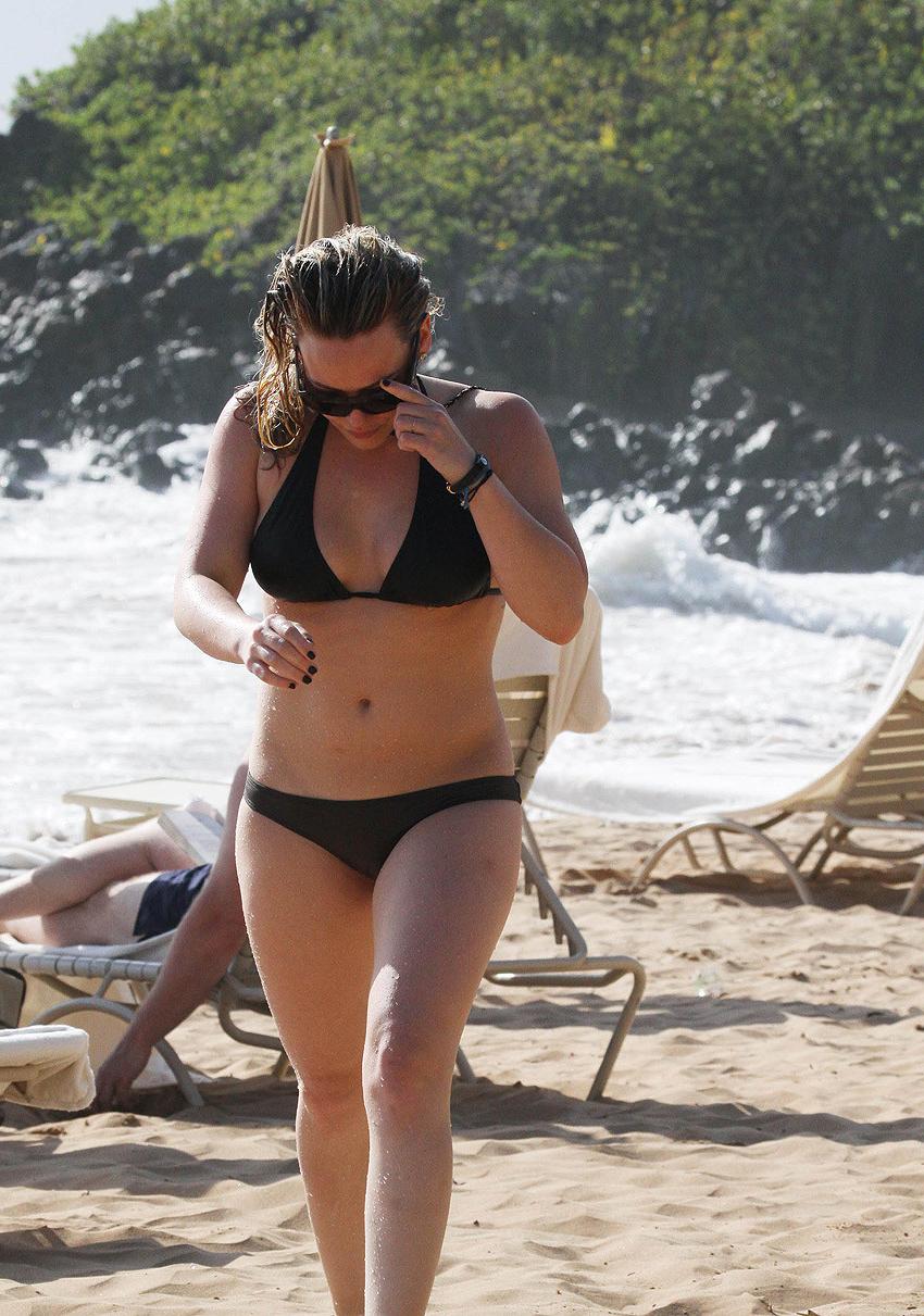 15P Hilary Duff upskirt panties and caught in bikini