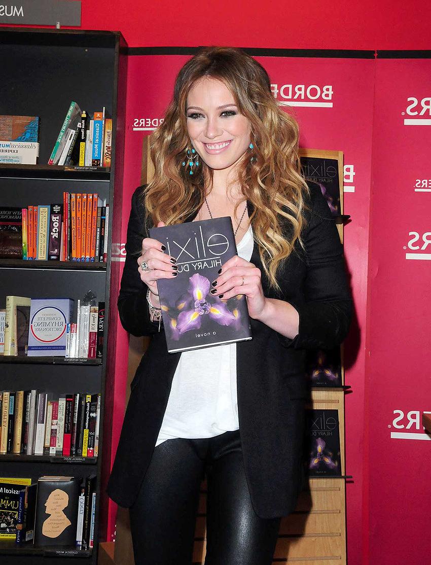 15P Hilary Duff upskirt panties and caught in bikini