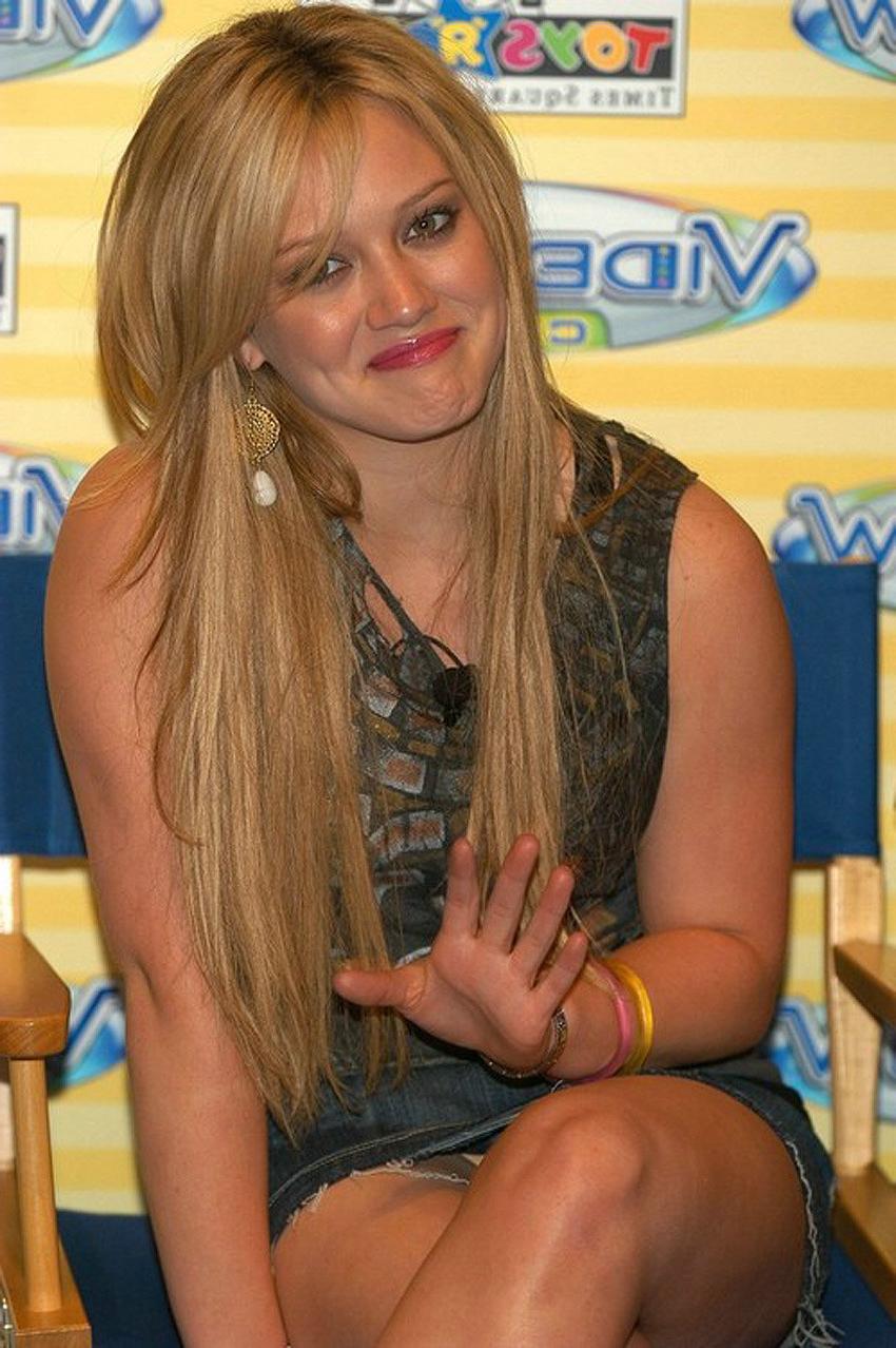 15P Hilary Duff upskirt panties and caught in bikini